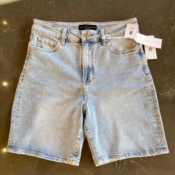✨Sanctuary✨ Classy Light Wash Jean Shorts - Picture 5 of 7